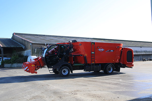 АВТОМОБІЛЬНИЙ РЕЖИМ РУХУ КОРМОЗМІШУВАЧА KUHN SPW Intense